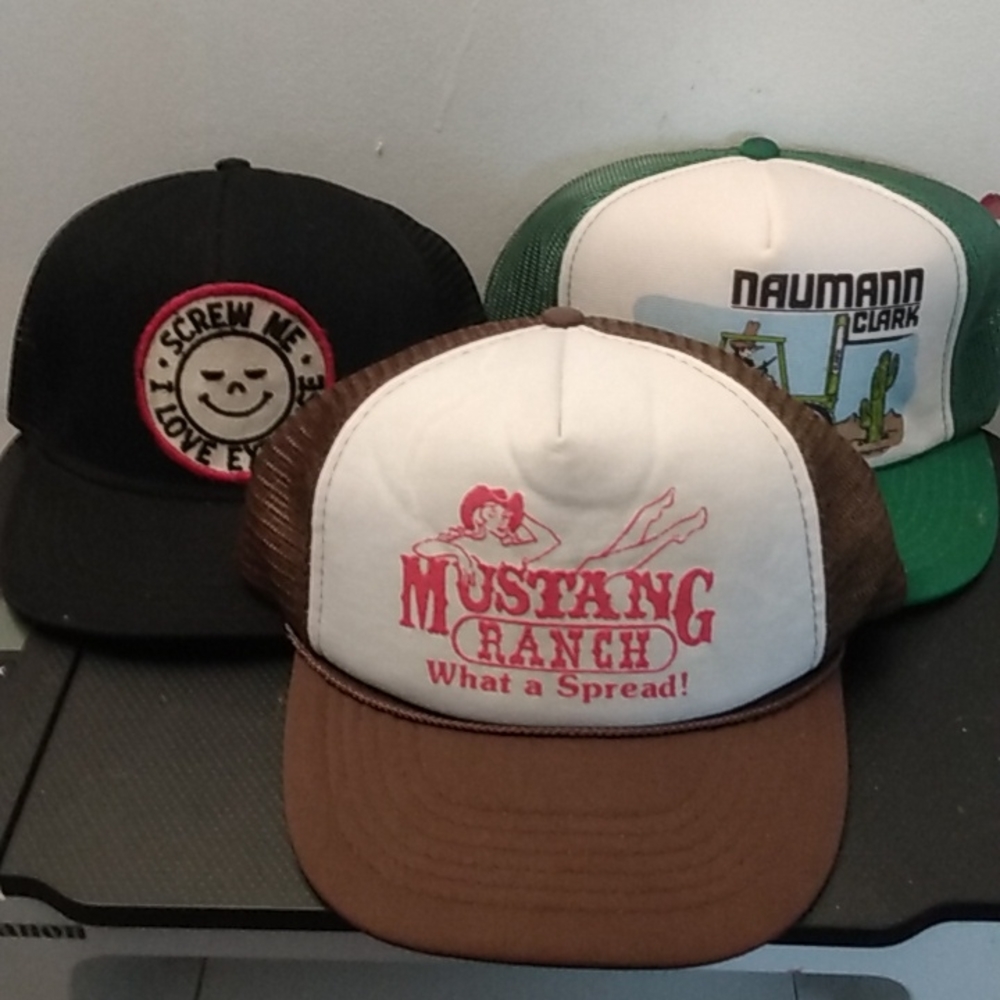 3 Vintage 💯Trucker,🔥 hat bundle